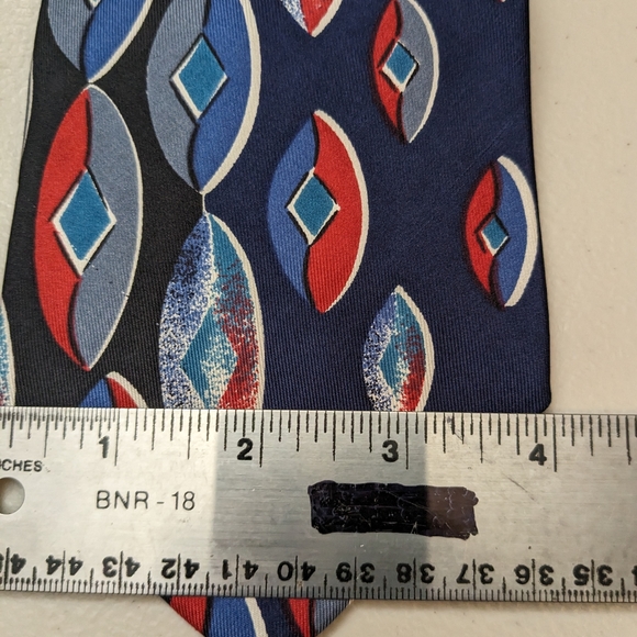 Vintage designer silk ties by Halston. Set of two ties. - Picture 5 of 5